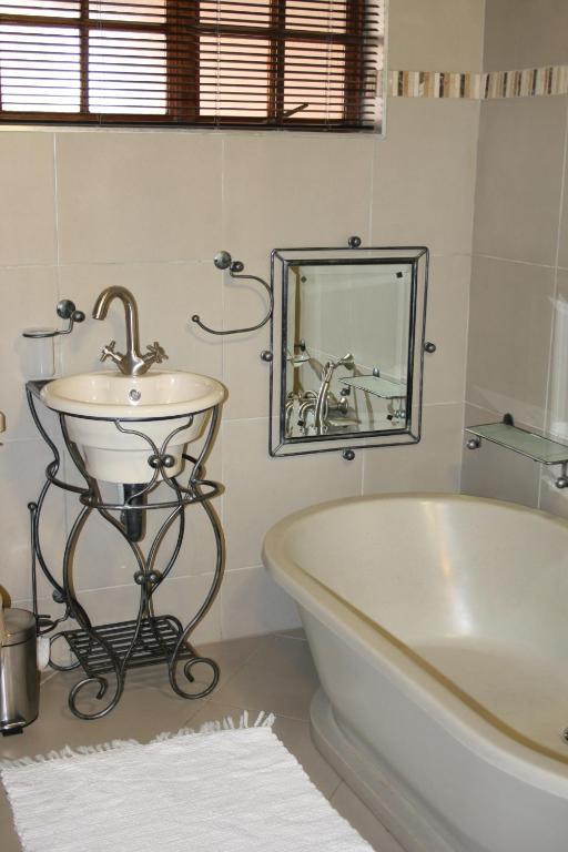 Foreigners Friend Guest House Претория Номер фото