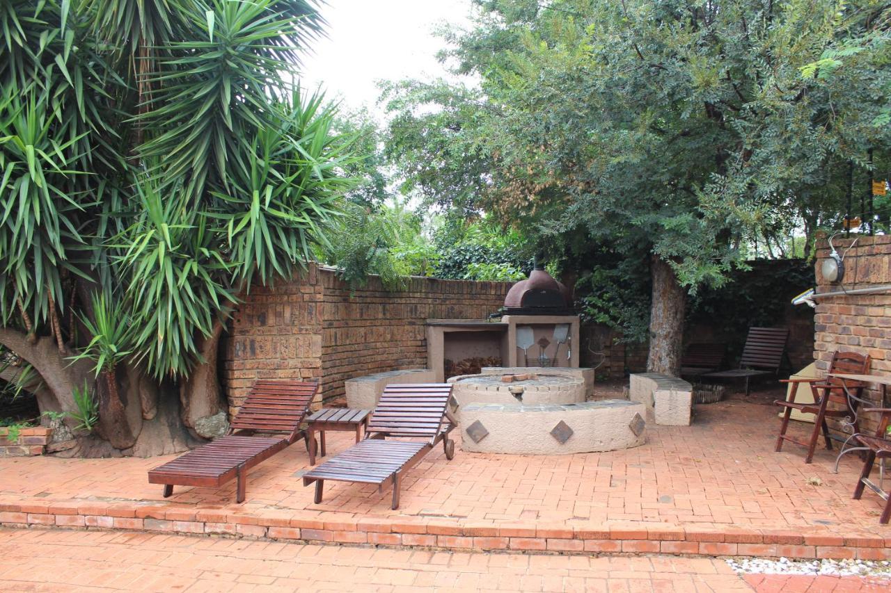 Foreigners Friend Guest House Претория Экстерьер фото